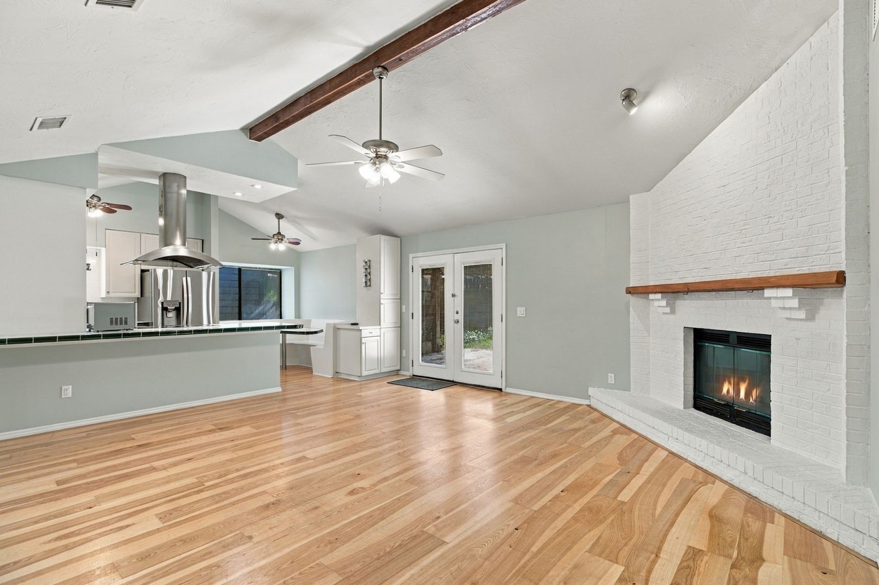 518 Rosebud Ln - Photo 4 of 24