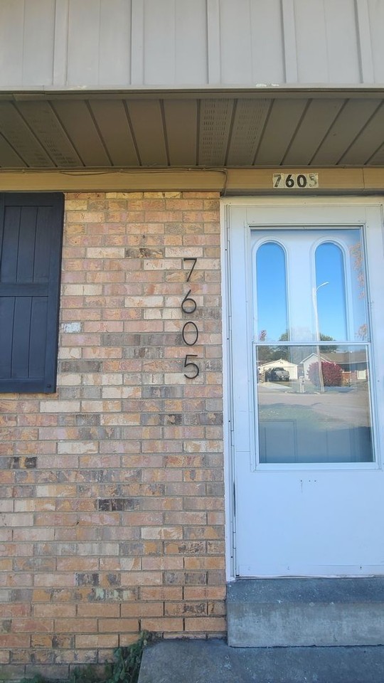 7605 E Gum St - Photo 2 of 19