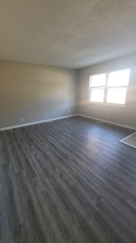 7605 E Gum St - Photo 3 of 19