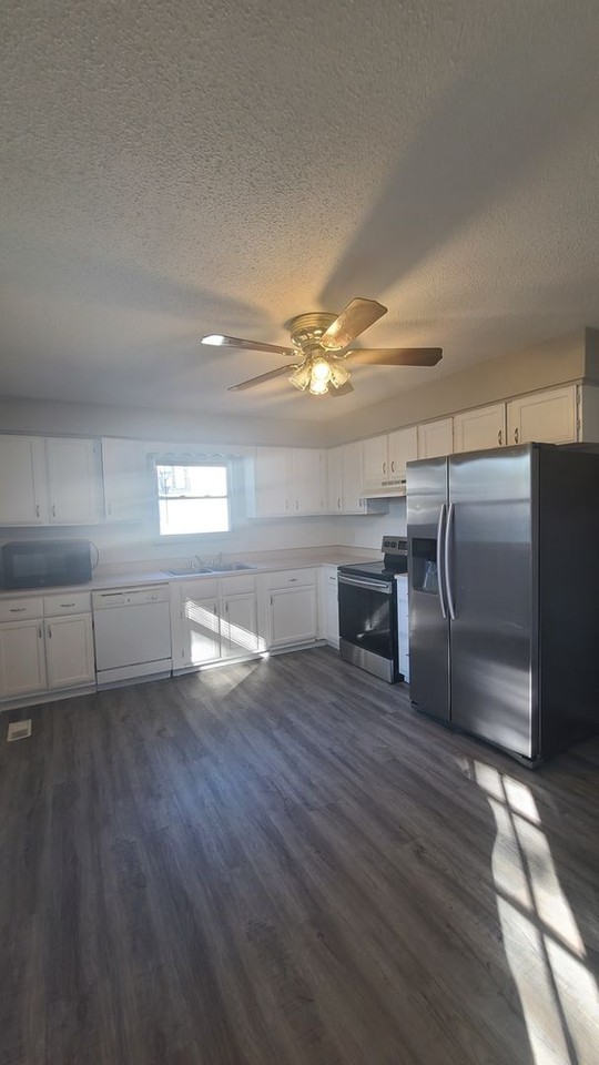 7605 E Gum St - Photo 5 of 19