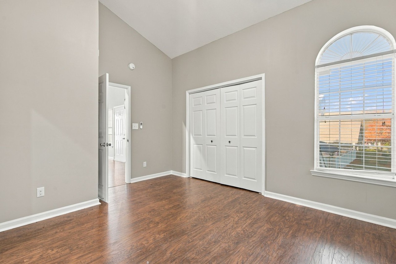 144 Waters Edge Ln - Photo 4 of 11