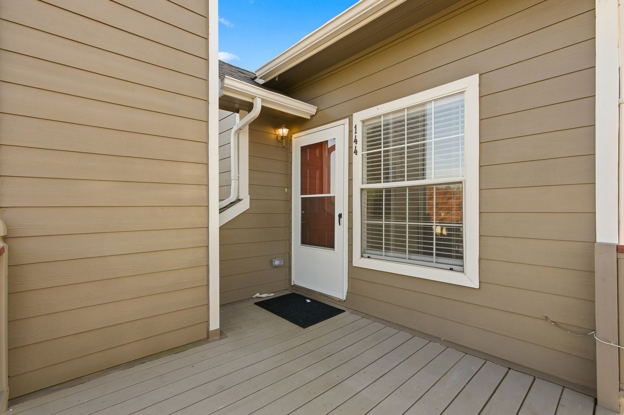 144 Waters Edge Ln - Photo 7 of 11