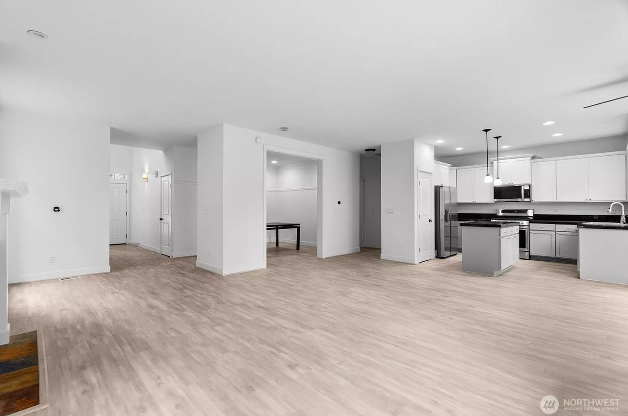 24015 221st Ln Se - Photo 5 of 40