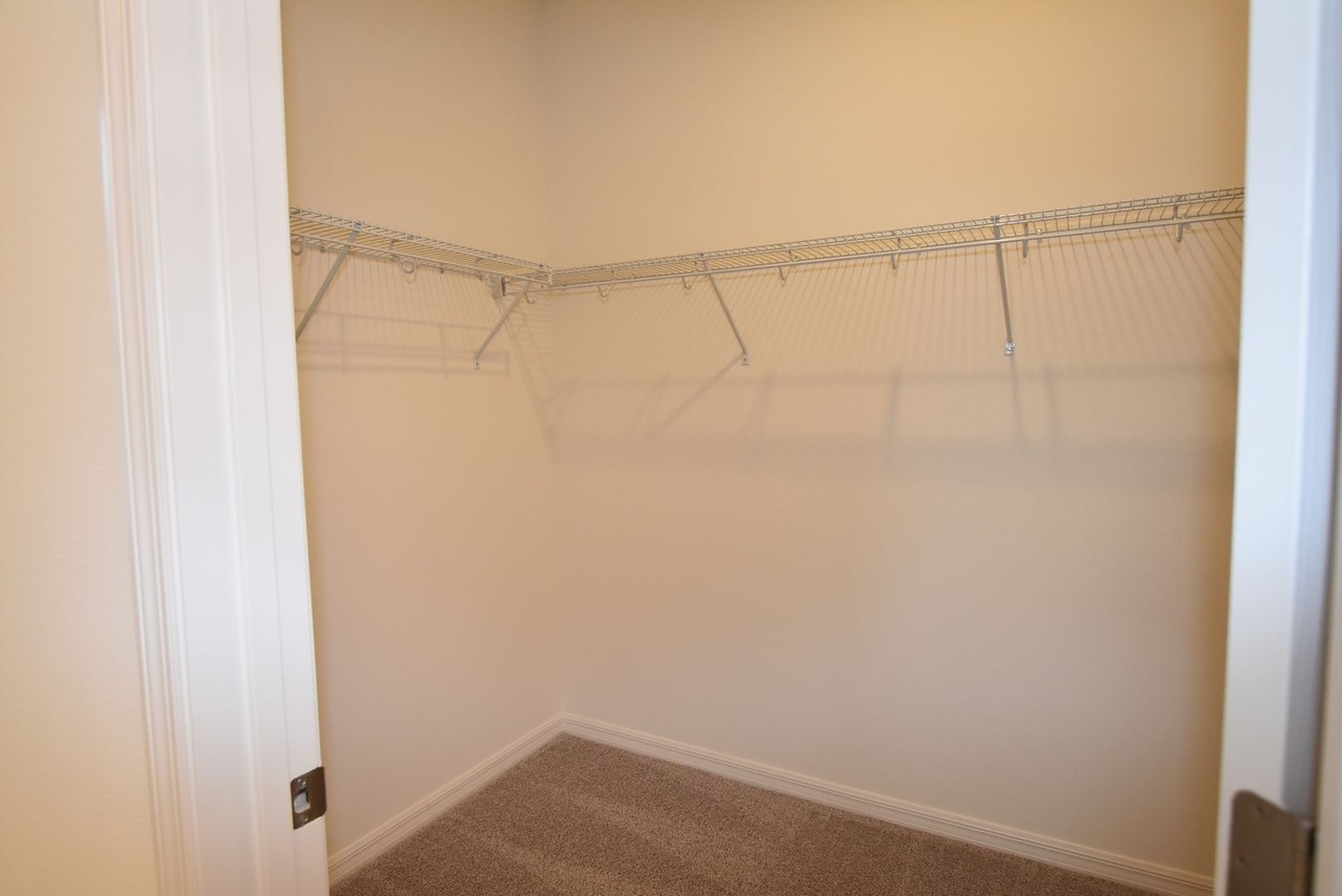 6866 Spanish Imperial St - Photo 4 of 28
