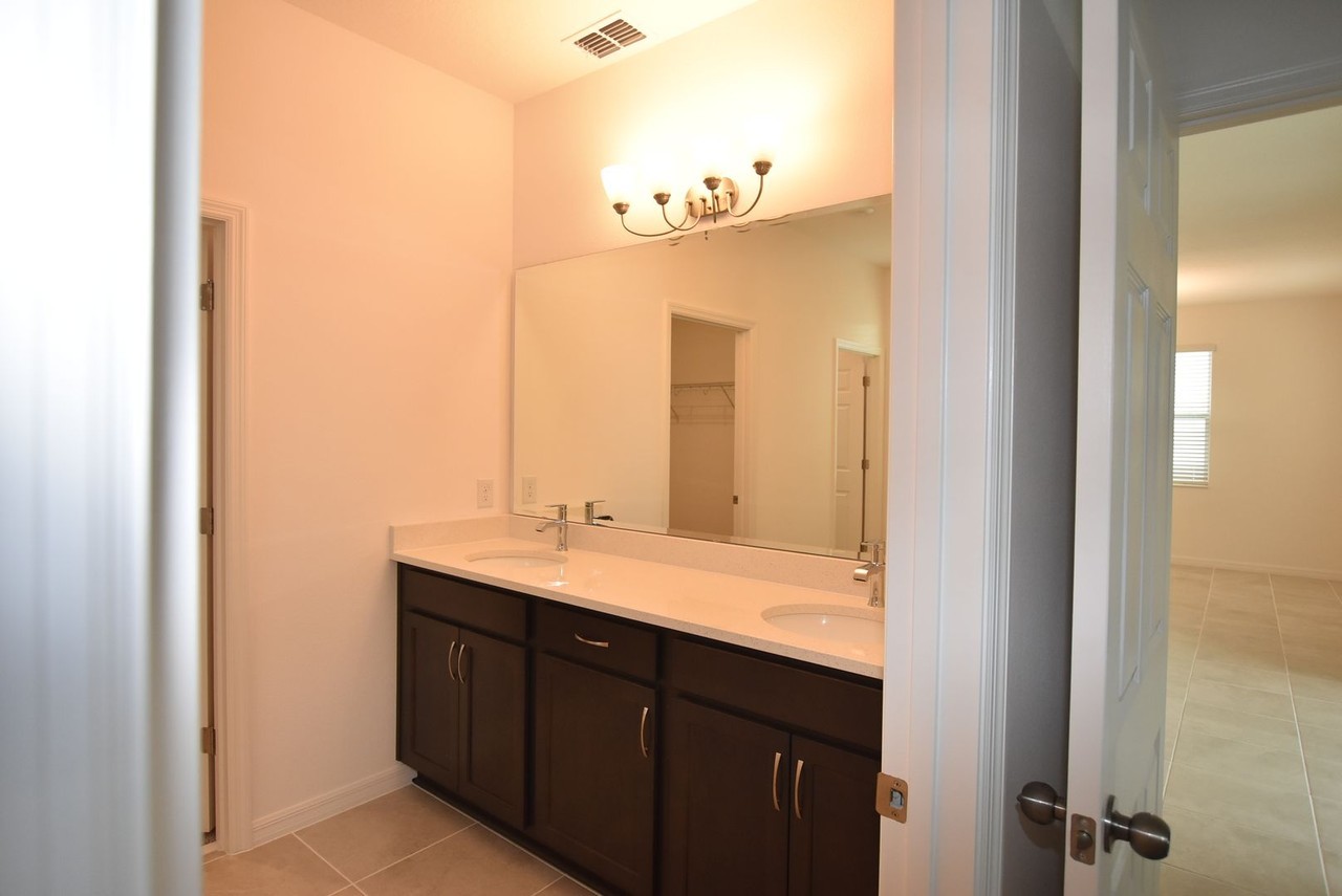 6866 Spanish Imperial St - Photo 7 of 28