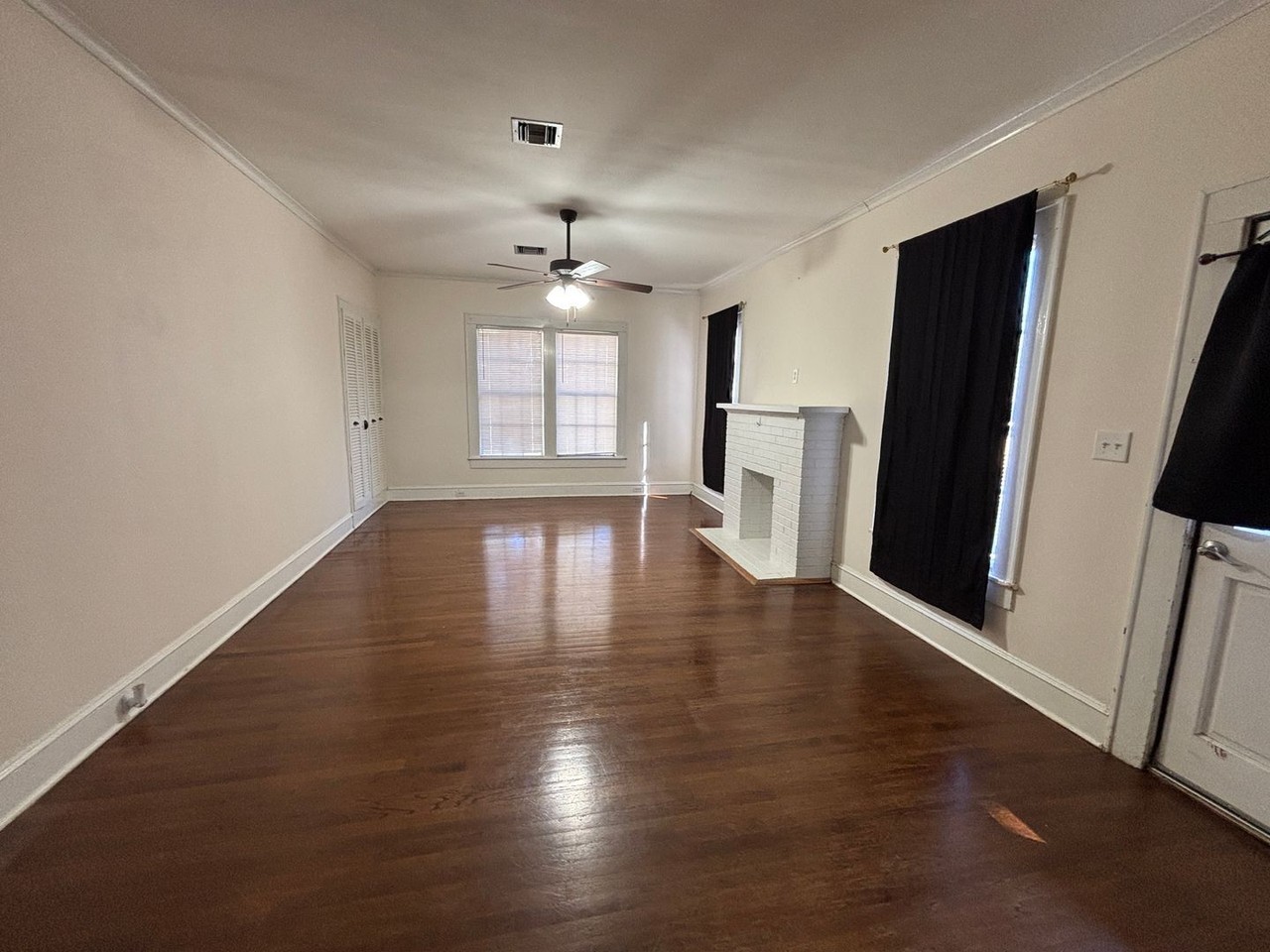 554 Broadmoor Blvd - Photo 3 of 20