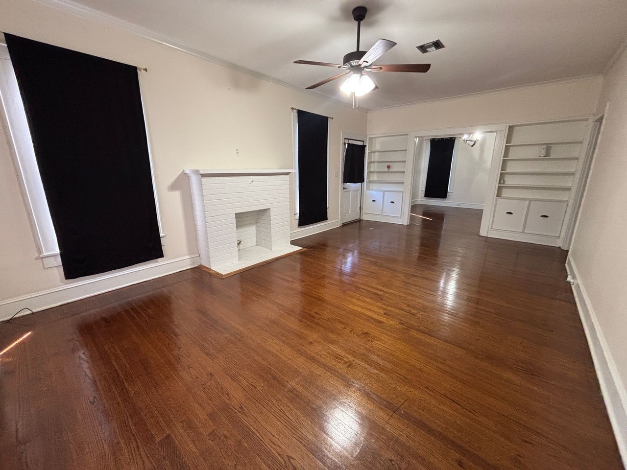 554 Broadmoor Blvd - Photo 4 of 20