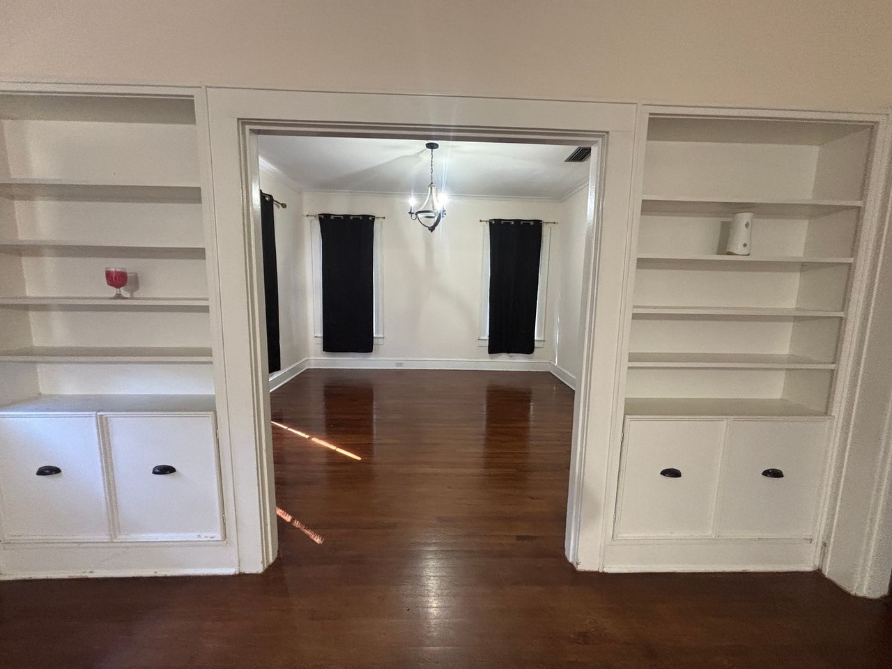 554 Broadmoor Blvd - Photo 6 of 20