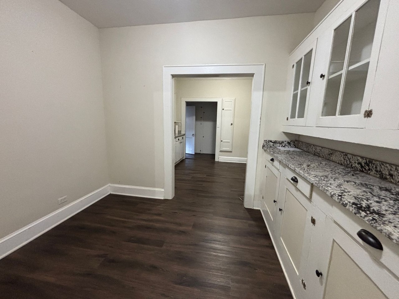 554 Broadmoor Blvd - Photo 7 of 20