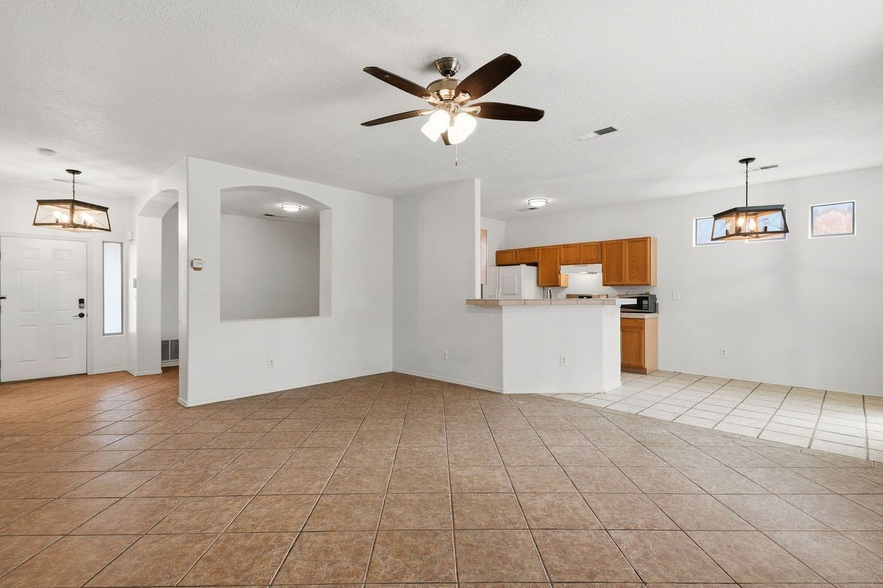 7428 Silverthorne Rd Nw - Photo 2 of 26