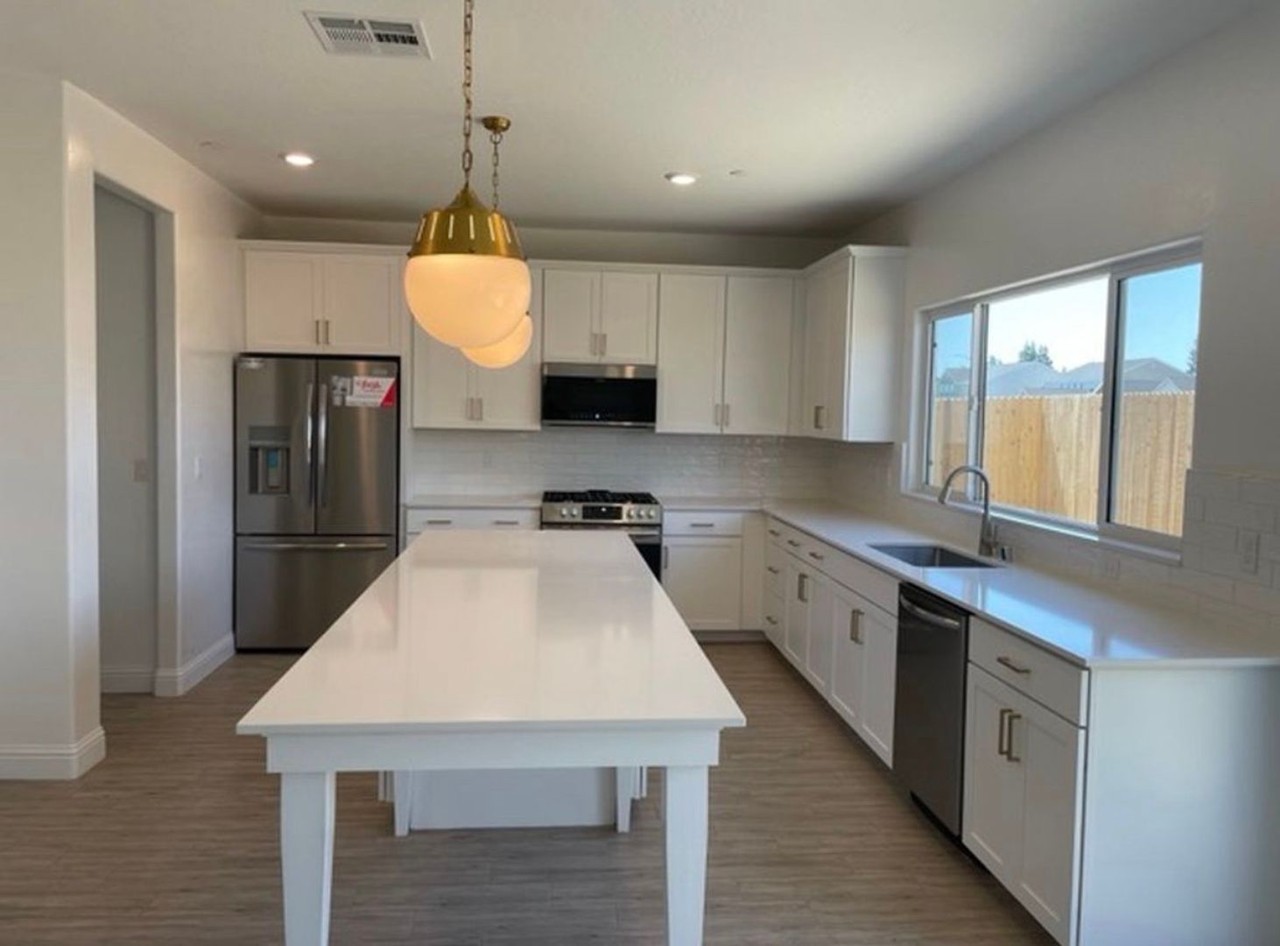 5145 N Phoenix Ave - Photo 3 of 12