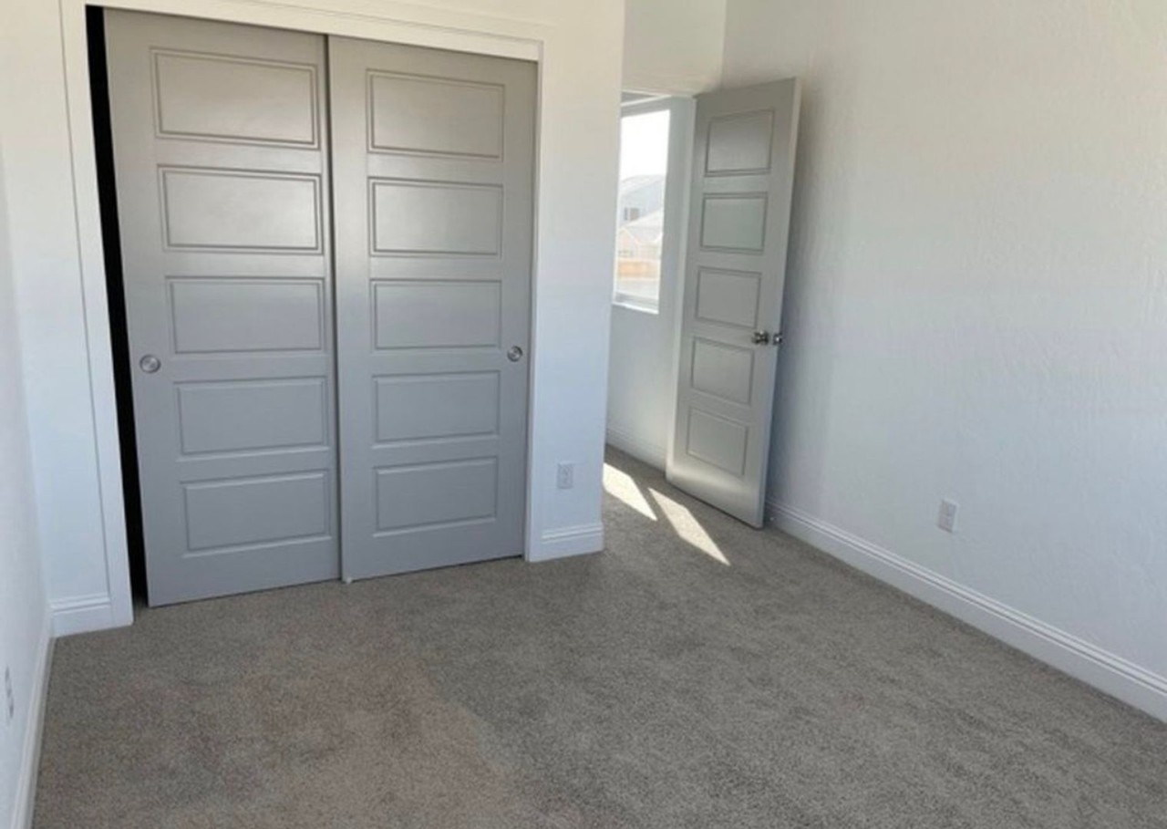 5145 N Phoenix Ave - Photo 4 of 12