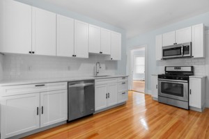 featured image of 15 Romsey St #1