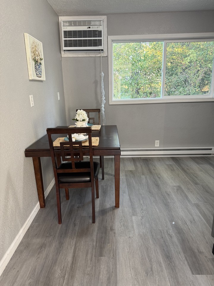 1433 East Walnut Street - Photo 2 of 6