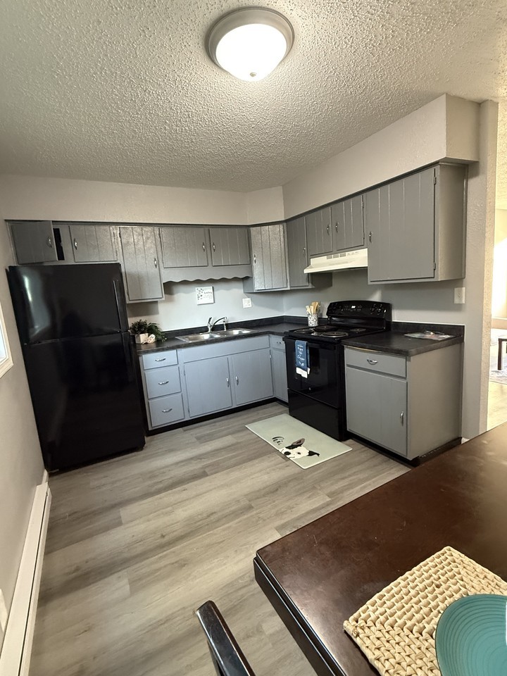 1433 East Walnut Street - Photo 3 of 6