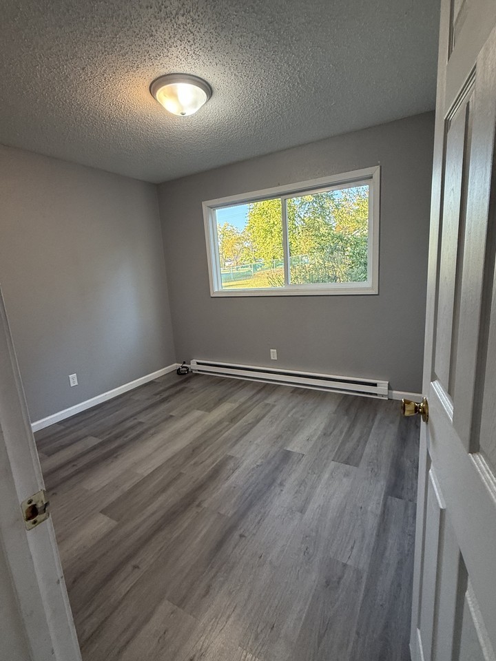 1433 East Walnut Street - Photo 5 of 6