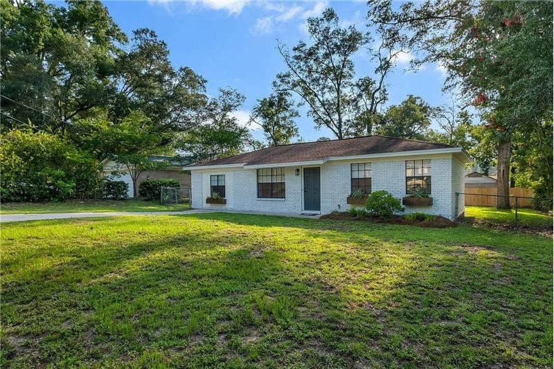 5752 Cypress Cir - Photo 2 of 24