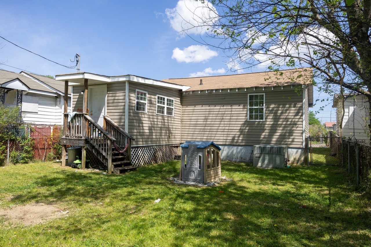 1914 Raulston St - Photo 2 of 3