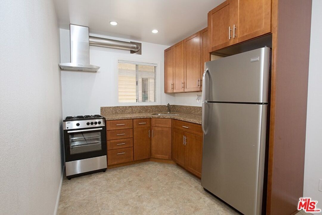 40 Rose Ave ##2 - Photo 5 of 16