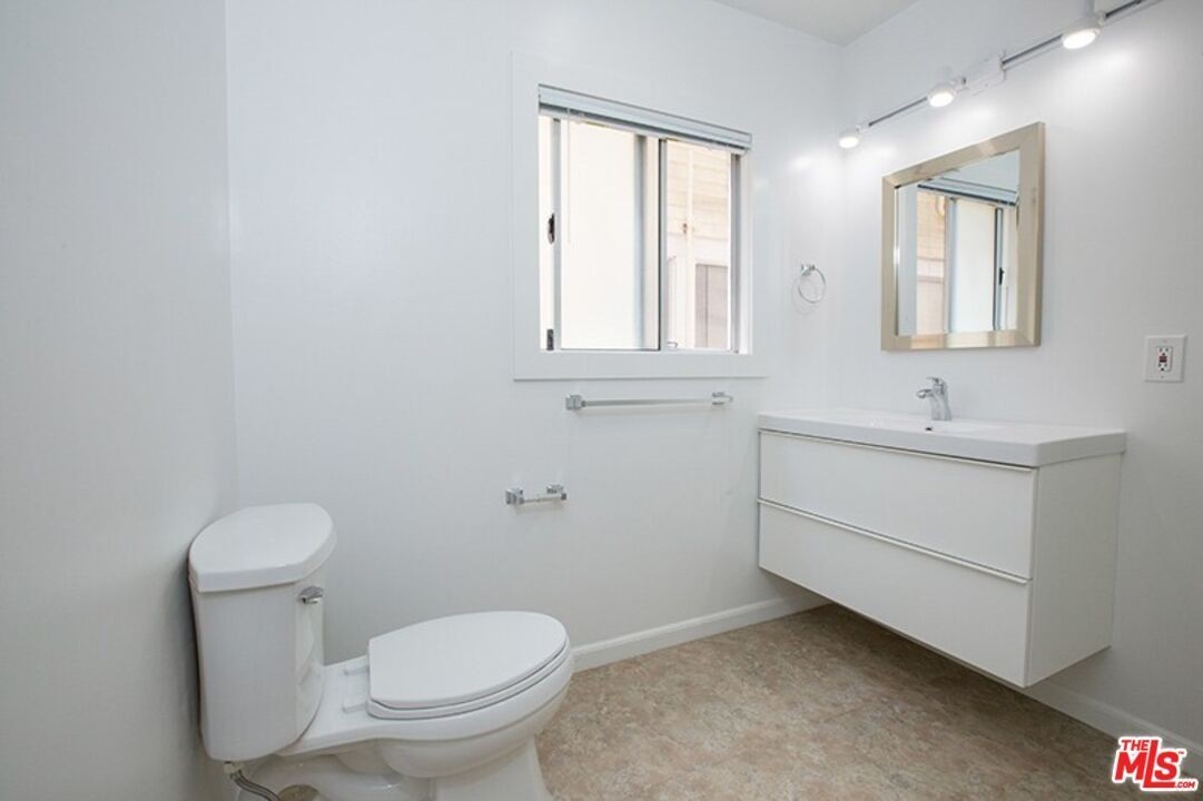 40 Rose Ave ##2 - Photo 6 of 16