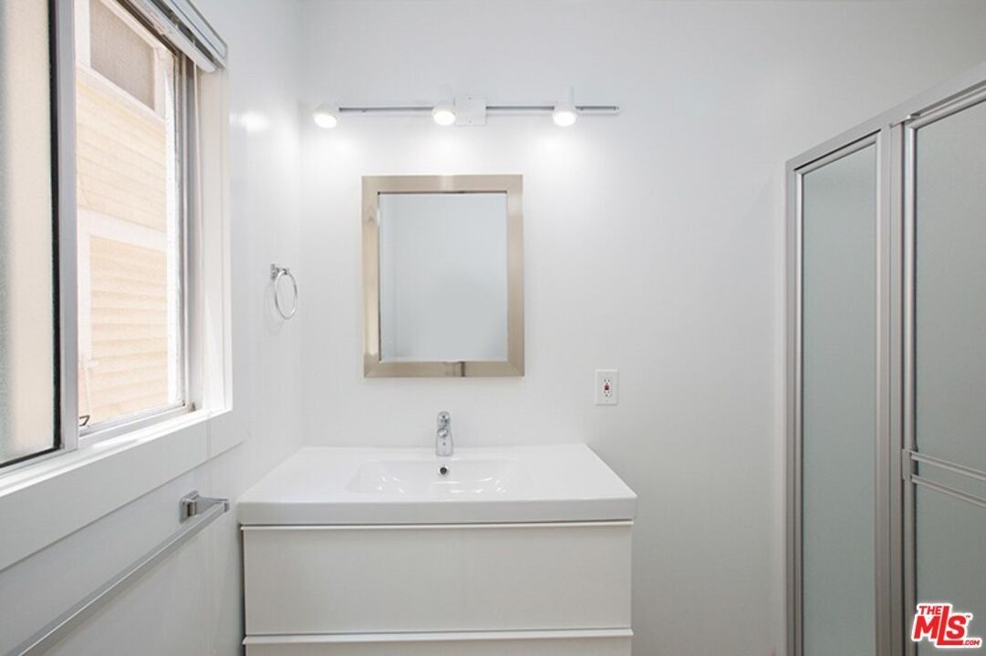 40 Rose Ave ##2 - Photo 7 of 16