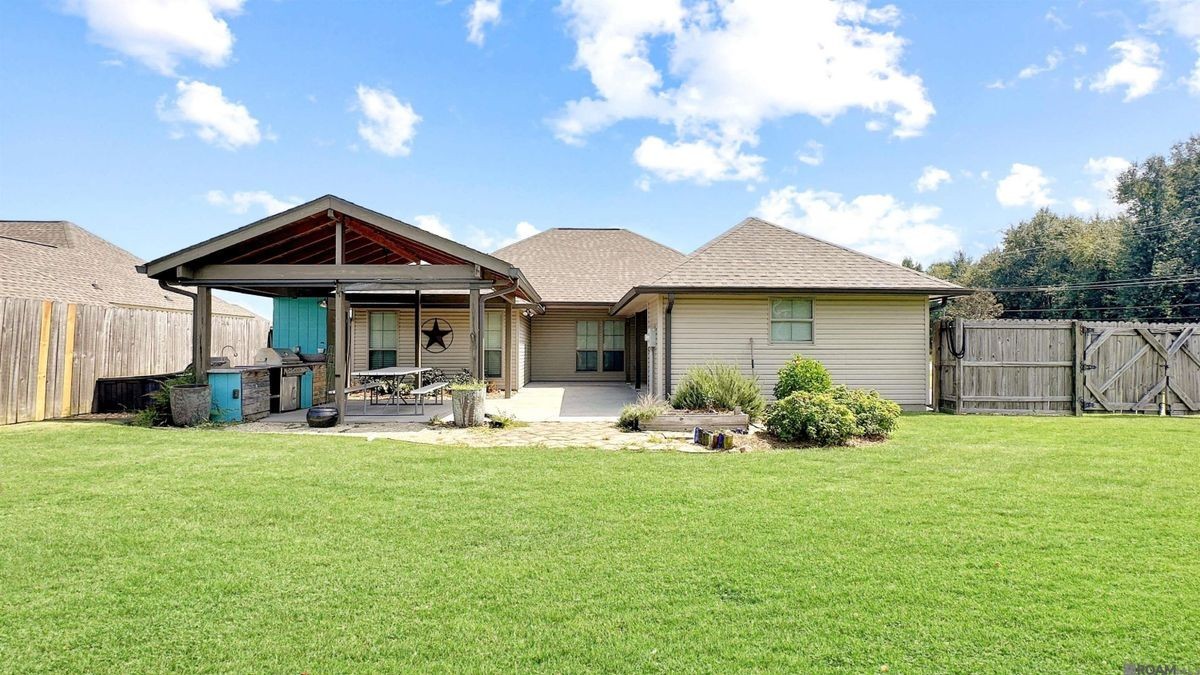 16009 Weston Court Dr - Photo 3 of 26