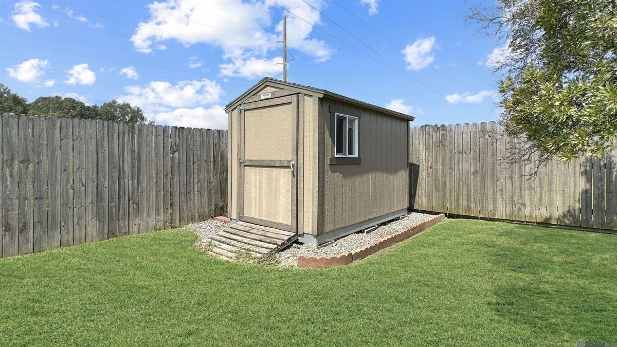 16009 Weston Court Dr - Photo 5 of 26