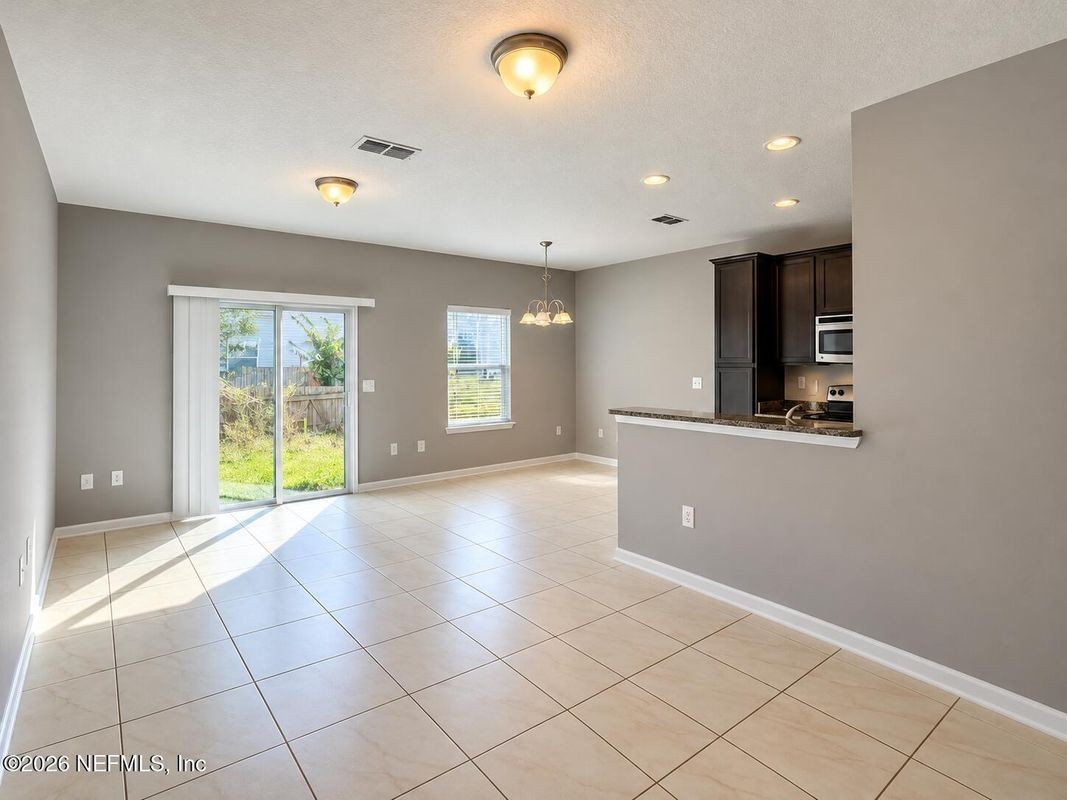 141 Moultrie Village Ln - Photo 4 of 37