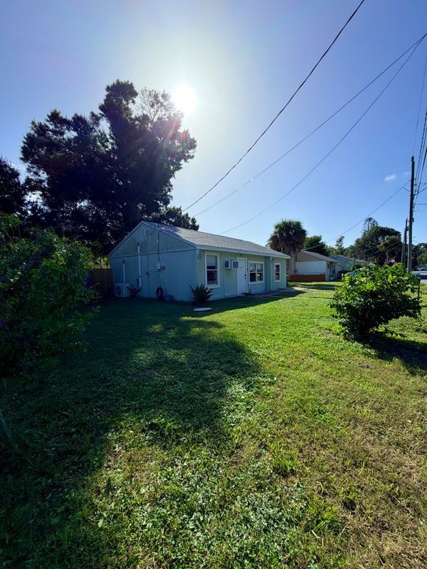 1220 Robin Dr - Photo 2 of 15