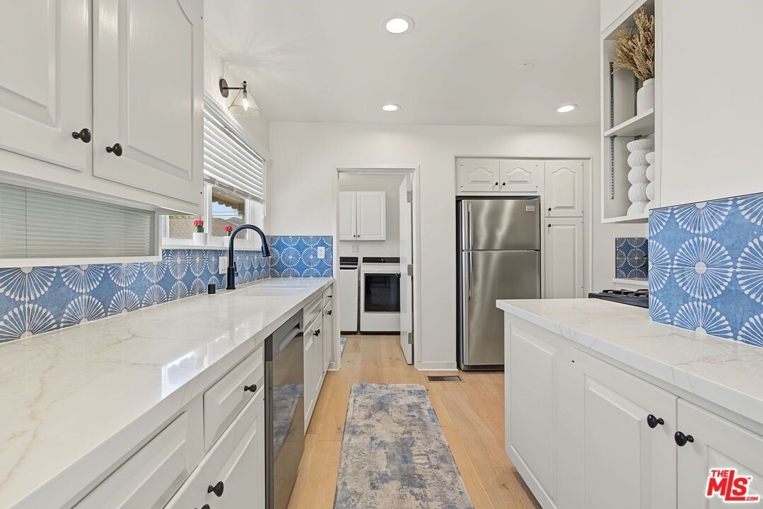 10540 Blythe Ave - Photo 7 of 43