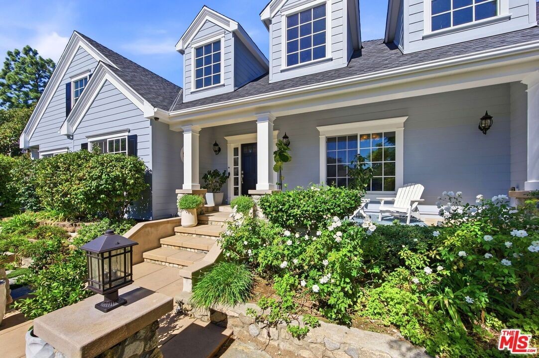 1925 Lombardy Dr - Photo 2 of 50
