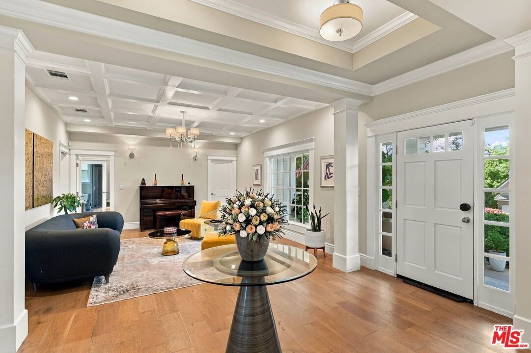 1925 Lombardy Dr - Photo 4 of 50