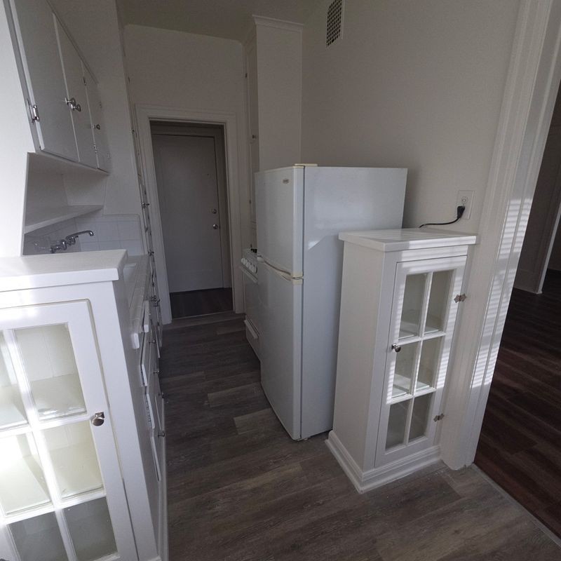4437 Ambrose Ave ##20 - Photo 5 of 9