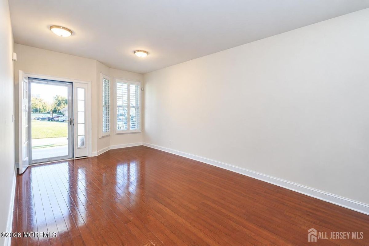 21 Mccormick Ave N - Photo 5 of 28