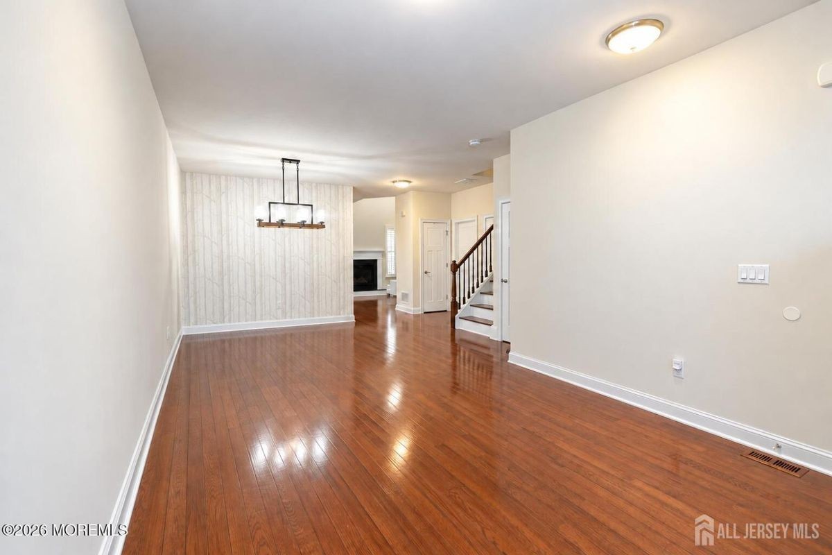 21 Mccormick Ave N - Photo 6 of 28
