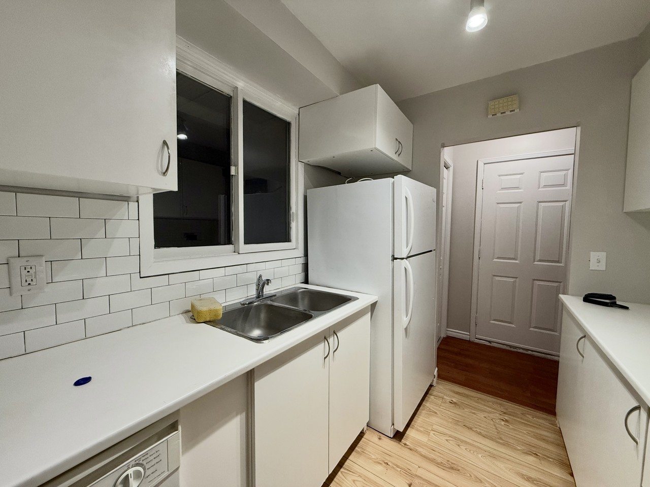 141 Adis Ave - Photo 4 of 17