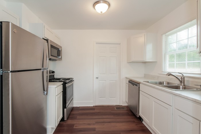 2832 Mayfair Ave - Photo 7 of 13