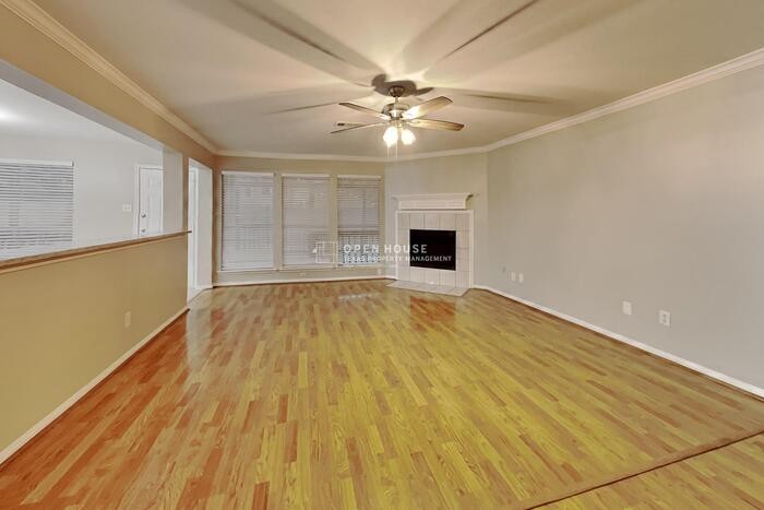 10718 Tryon Dr - Photo 4 of 21
