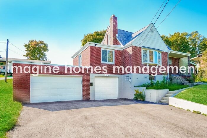 11730 Center St - Photo 4 of 22