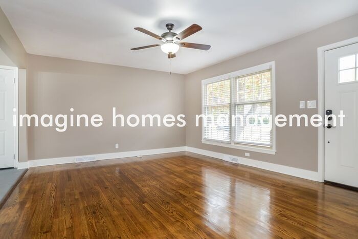 313 E 100th Ter - Photo 3 of 18