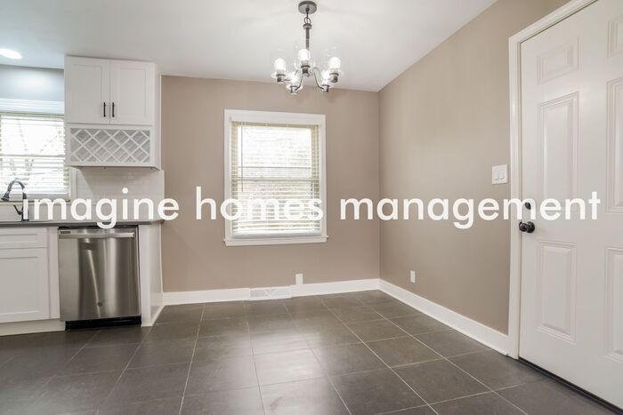 313 E 100th Ter - Photo 4 of 18
