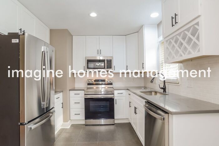 313 E 100th Ter - Photo 5 of 18