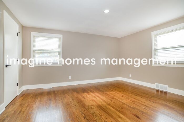313 E 100th Ter - Photo 6 of 18