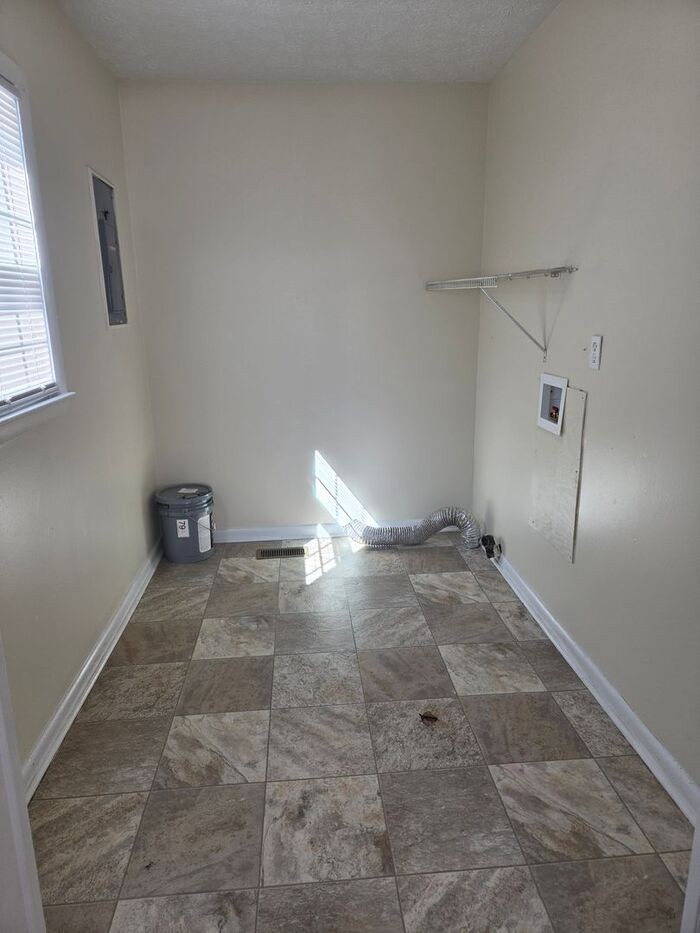 3026 Woolard Dr - Photo 4 of 14