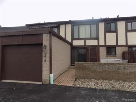 featured image of 1012 Country Club Dr #11