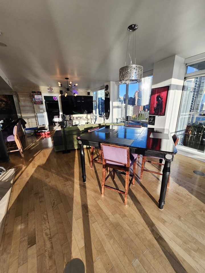 1455 Howe St - Photo 2 of 50