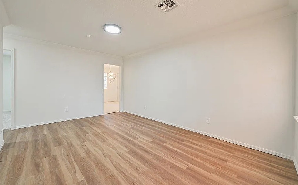 4005 N Oak Grove Dr #NA - Photo 3 of 9