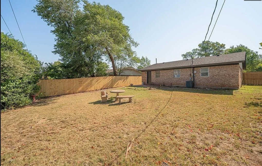 4005 N Oak Grove Dr #NA - Photo 5 of 9