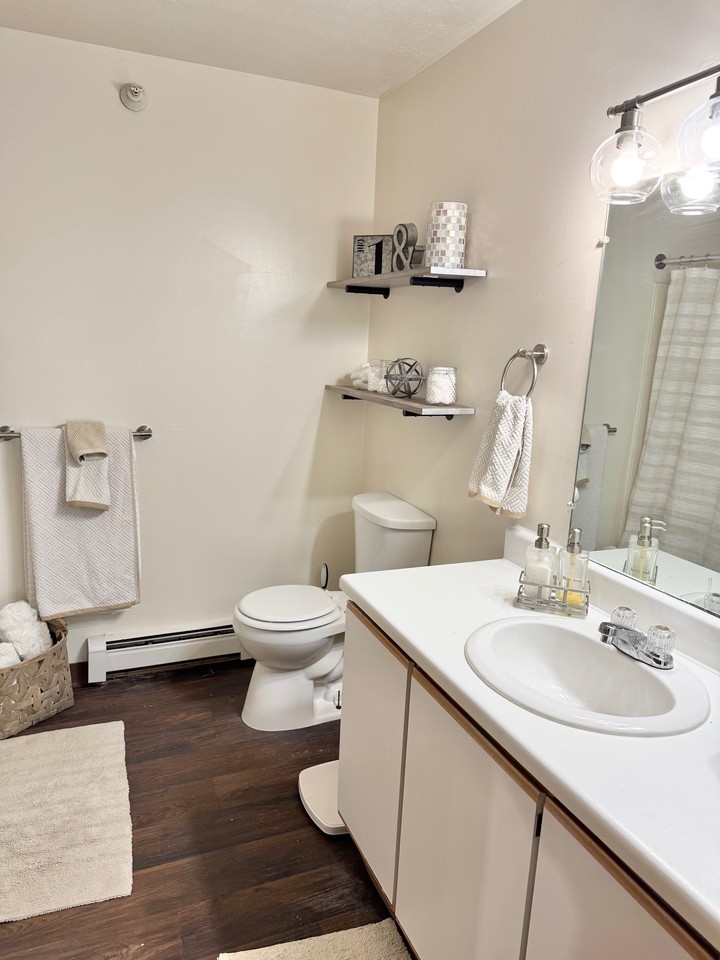 105 Raleigh Ct #105 - Photo 3 of 6