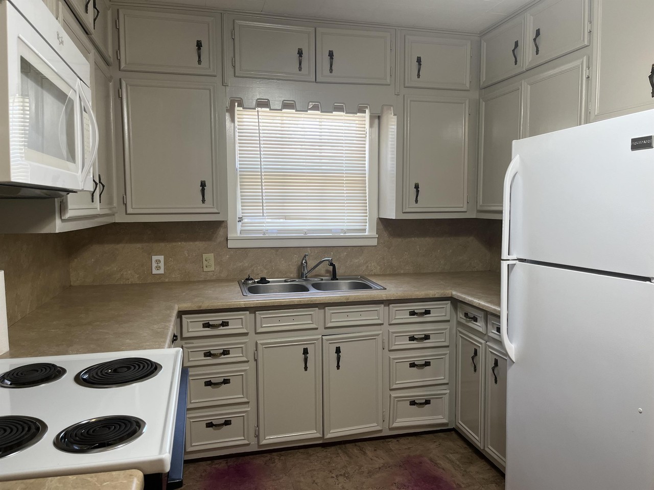 2423 32nd St #1 - Photo 4 of 41